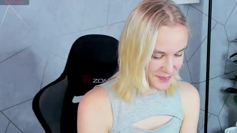 Snapshot of carolin_miller chatting on October 20, 6:14 am Carol online show from October 20, 6:14 am