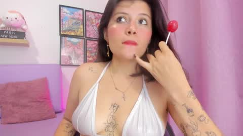 Carolina  online show from April 5, 7:55 pm