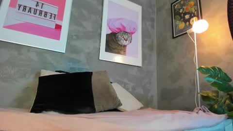  Caroline  online show from October 26, 1:17 pm