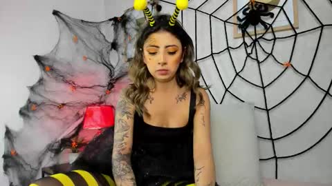  Caroline  online show from October 31, 11:44 am