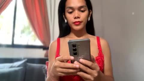 caroline_east online show from April 15, 1:23 am