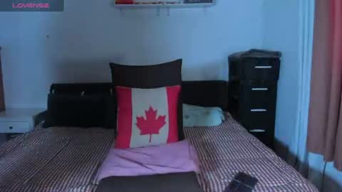 caroline_east online show from July 8, 2:16 am