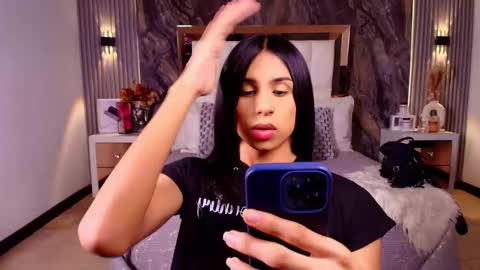 caroline_foster1 online show from December 22, 11:40 am