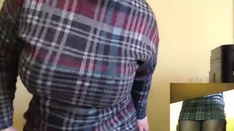 Snapshot of carolinedream_ chatting on January 20, 9:35 am CarolineDream online show from January 20, 9:35 am