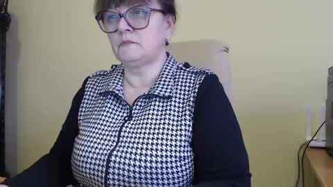 Snapshot of carolinedream_ chatting on February 3, 6:34 am CarolineDream online show from February 3, 6:34 am