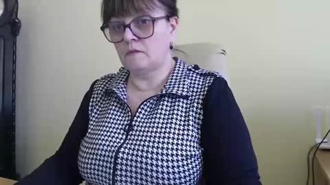 Snapshot of carolinedream_ chatting on February 7, 8:01 am CarolineDream online show from February 7, 8:01 am