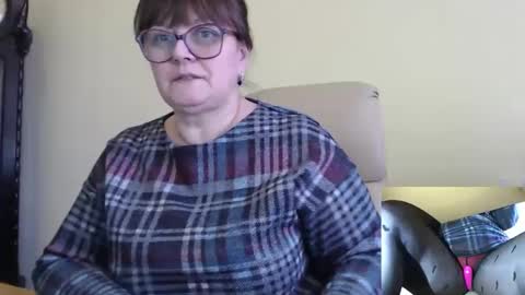Snapshot of carolinedream_ chatting on February 14, 12:25 pm CarolineDream online show from February 14, 12:25 pm