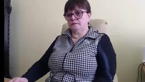 Snapshot of carolinedream_ chatting on February 26, 6:37 am CarolineDream online show from February 26, 6:37 am