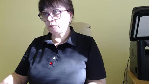 Snapshot of carolinedream_ chatting on September 24, 6:17 am CarolineDream online show from September 24, 6:17 am