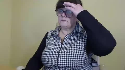 Snapshot of carolinedream_ chatting on October 13, 5:18 am CarolineDream online show from October 13, 5:18 am