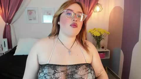 Snapshot of carolineevanss1 chatting on October 3, 3:25 am Carolinee online show from October 3, 3:25 am