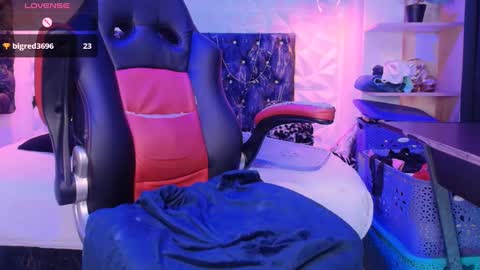 Snapshot of carolinescoth_dl chatting on January 8, 8:39 pm Caroline Scoth online show from January 8, 8:39 pm