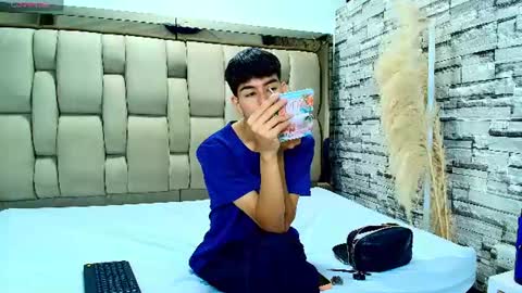 Snapshot of carolynfoster_ chatting on June 23, 12:58 pm CAROLYN online show from June 23, 12:58 pm