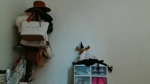 Snapshot of caroo0615 chatting on March 30, 6:31 pm caroo0615 online show from March 30, 6:31 pm