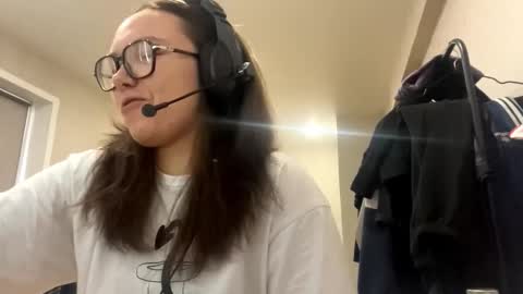 Emilia online show from December 4, 3:16 am