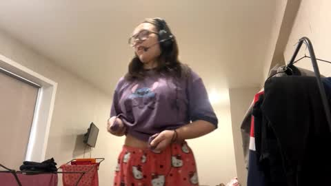 Emilia online show from December 5, 3:59 am