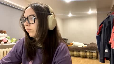 Emilia online show from December 17, 3:12 am