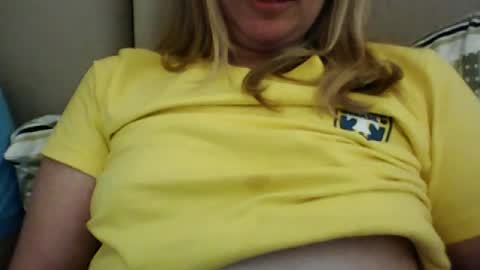 Snapshot of casaliniciantee chatting on June 20, 1:52 am casaliniciantee online show from June 20, 1:52 am