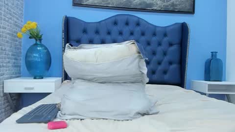 Snapshot of casper_white_ chatting on October 3, 5:04 am casper_white_ online show from October 3, 5:04 am