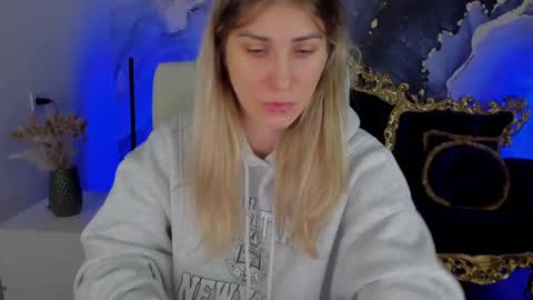 Snapshot of cassandragood chatting on February 11, 7:54 am Lena online show from February 11, 7:54 am