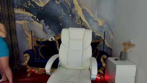 Snapshot of cassandragood chatting on March 12, 10:16 am Lena online show from March 12, 10:16 am