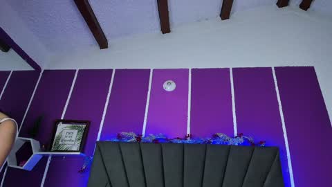 Snapshot of cassie_jones1 chatting on February 2, 3:21 am Cassie Jones online show from February 2, 3:21 am