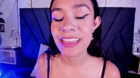 Snapshot of cassie_jones1 chatting on September 15, 2:33 am Cassie Jones online show from September 15, 2:33 am