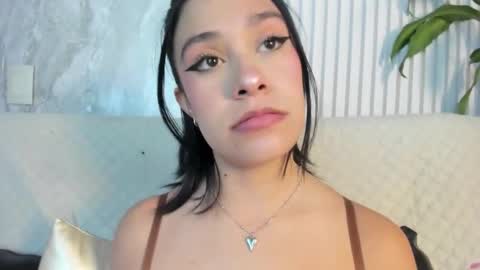 Snapshot of cassie_jones1 chatting on February 21, 3:40 am Cassie Jones online show from February 21, 3:40 am