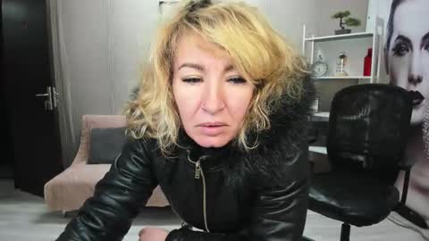Snapshot of cassiejonas chatting on March 9, 3:43 am CassieJonas online show from March 9, 3:43 am