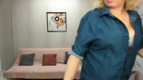 Snapshot of cassiejonas chatting on April 1, 3:18 am CassieJonas online show from April 1, 3:18 am