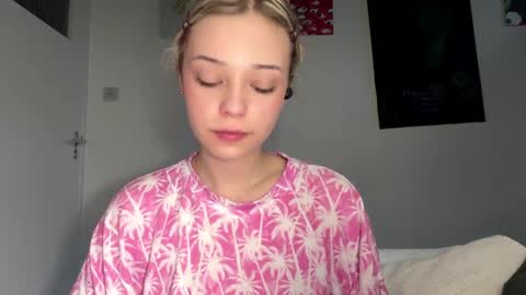 Olivia online show from May 5, 5:04 am