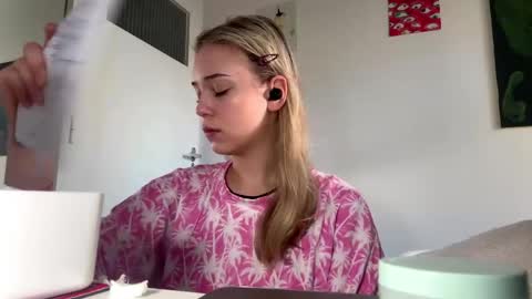 Olivia online show from May 9, 5:12 am
