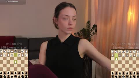  cassandra  online show from October 19, 5:13 pm