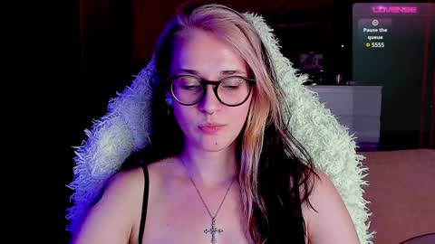 Snapshot of cassy_moore chatting on January 11, 9:46 pm Ellie online show from January 11, 9:46 pm