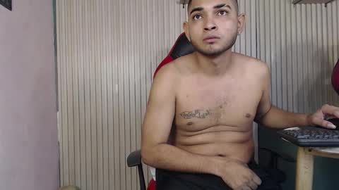 Snapshot of cat_2_ chatting on November 8, 5:23 pm cat_2_ online show from November 8, 5:23 pm