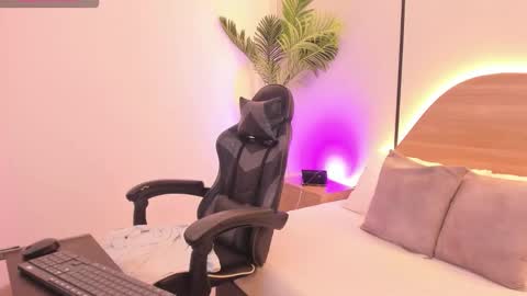 C A T E  online show from March 3, 12:22 pm