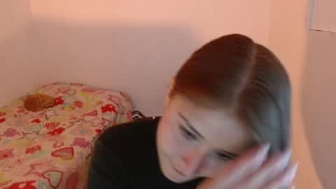 Snapshot of cataleya_cat3 chatting on March 4, 3:23 am Fabi online show from March 4, 3:23 am