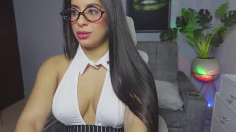 Snapshot of catalina_goddess chatting on March 1, 4:03 am catalina_goddess online show from March 1, 4:03 am