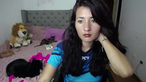 catalinahounn online show from November 18, 6:56 pm