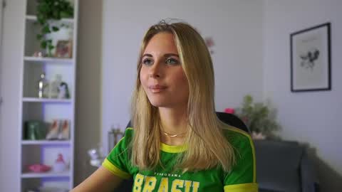 catecrago  online show from February 8, 1:54 pm