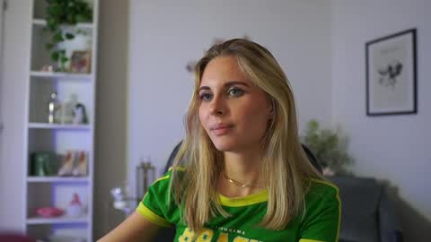 catecrago  online show from February 8, 4:57 pm