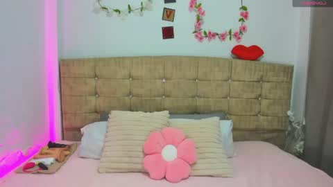 catherine_and_tara online show from June 21, 9:28 pm