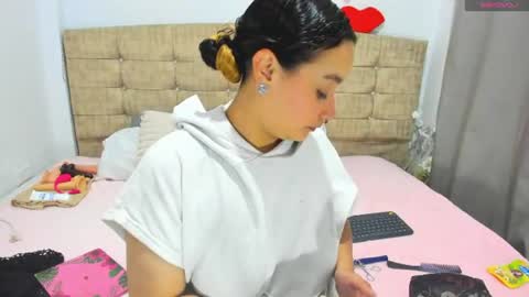 catherine_and_tara online show from June 23, 1:58 am