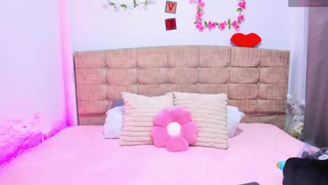 catherine_and_tara online show from June 25, 4:45 am