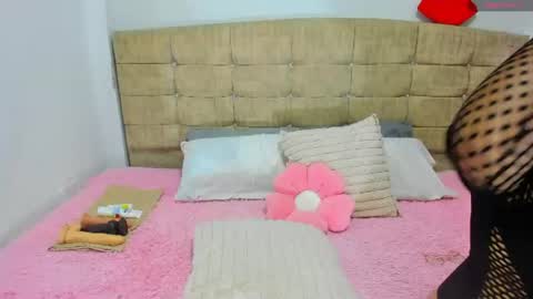 catherine_and_tara online show from July 3, 2:07 am