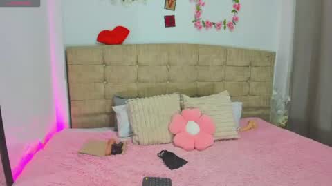 catherine_and_tara online show from July 12, 1:07 am