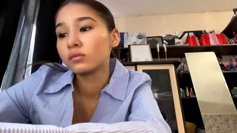 Snapshot of catherinepirs chatting on April 15, 9:27 am catherinepirs online show from April 15, 9:27 am