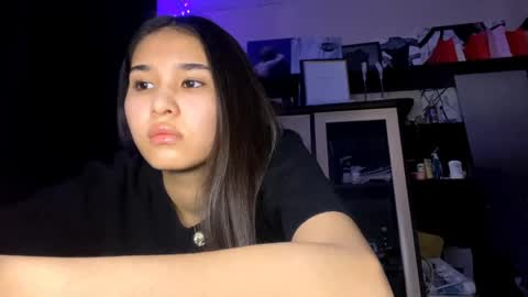 Snapshot of catherinepirs chatting on April 17, 4:21 pm catherinepirs online show from April 17, 4:21 pm