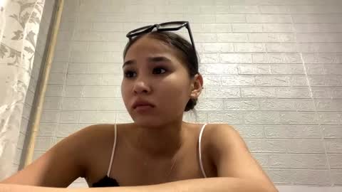Snapshot of catherinepirs chatting on April 28, 4:23 pm catherinepirs online show from April 28, 4:23 pm
