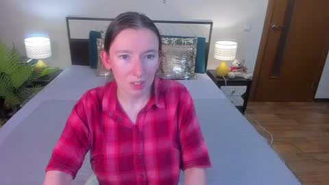Snapshot of catherinewalls chatting on June 30, 2:45 am Catrin online show from June 30, 2:45 am